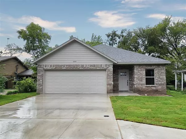 1008 S Alamo Street, Weatherford, TX 76086