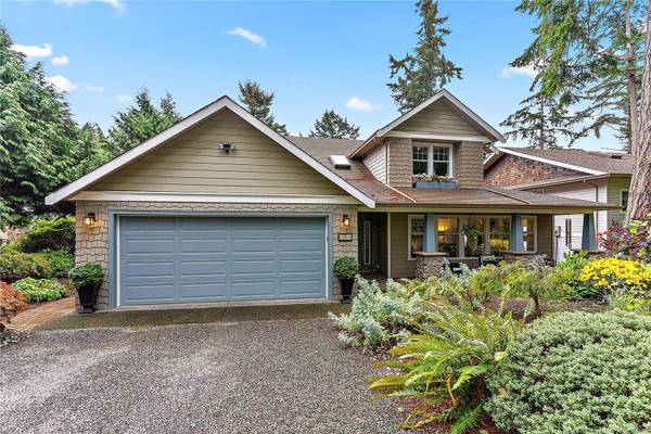 2543 Beaufort Rd, Sidney, BC V8L 2K2