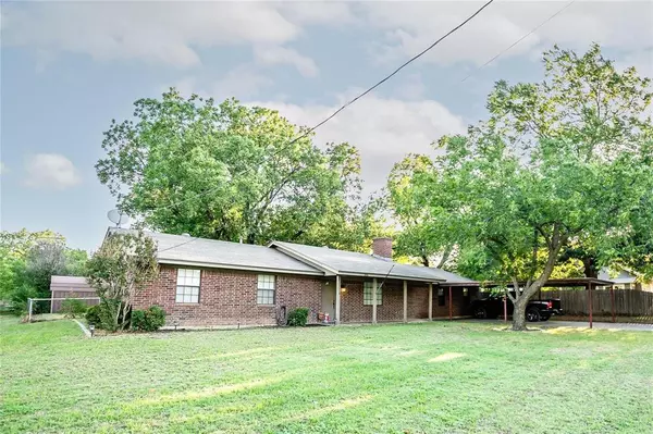 306 W Cottonwood Street, Nocona, TX 76255