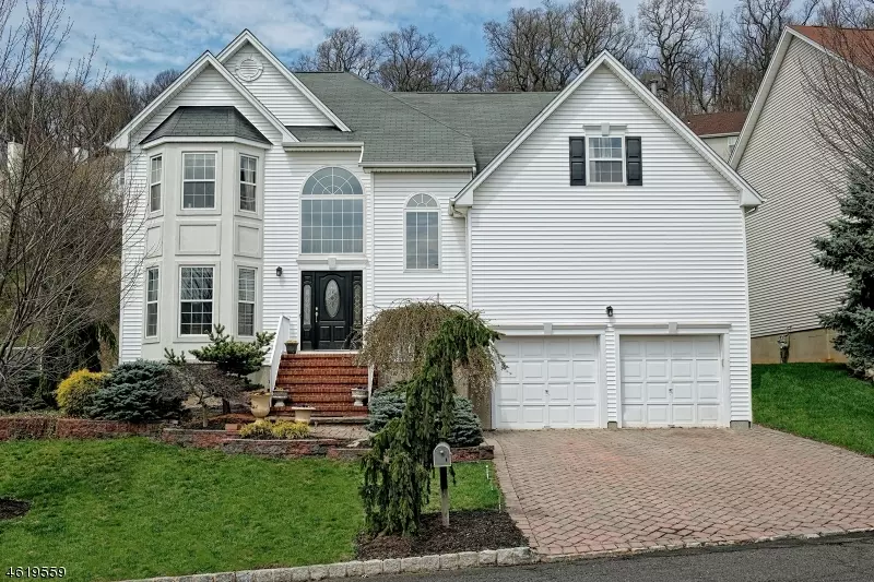 10 Wingate Way, Green Brook Twp., NJ 08812