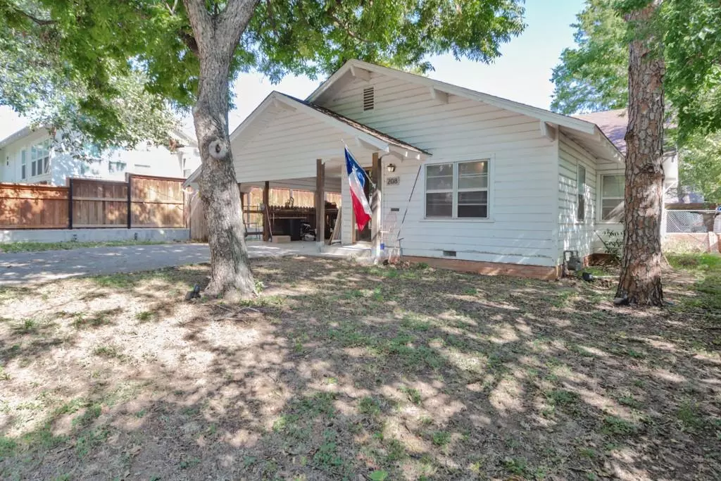 Weatherford, TX 76086,208 W Couts Street