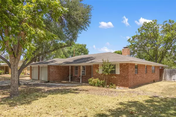 2102 16th Street,  Brownwood,  TX 76801