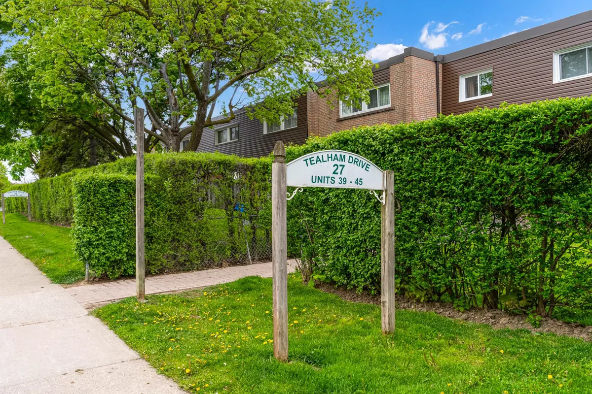 Toronto W10, ON M9V 3T5,27 Tealham DR #39