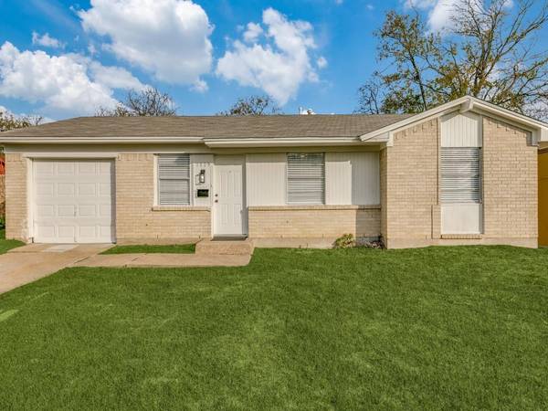 1009 Susan Drive,  Garland,  TX 75040