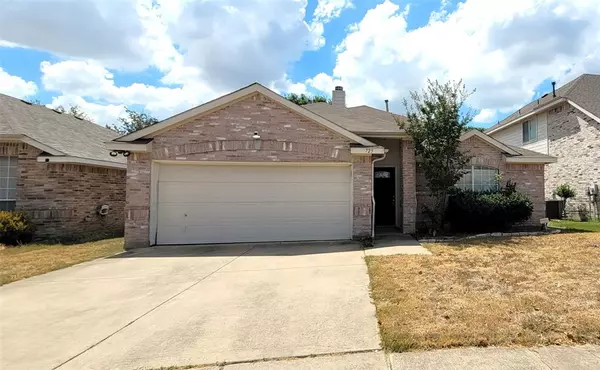 725 Bridle Trail, Saginaw, TX 76179