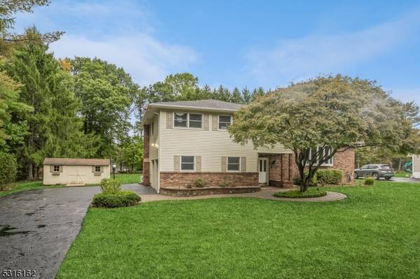 27 Whitegate Rd, Roxbury Twp., NJ 07876