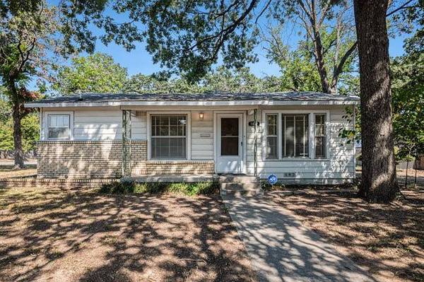 1862 Oakwood Street, Haltom City, TX 76117