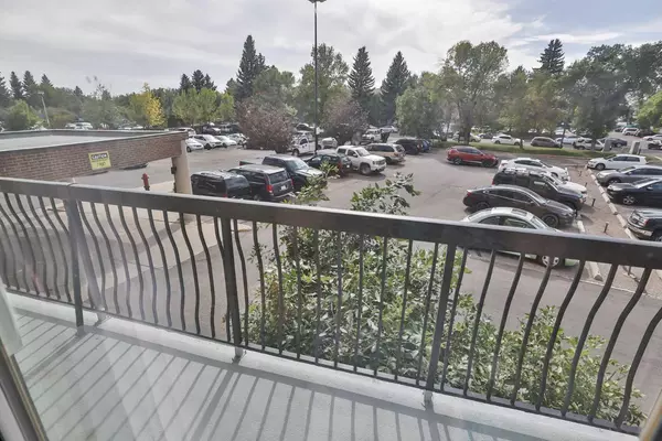 Lethbridge, AB T0M 1Y0,21 Berkeley PL W #228