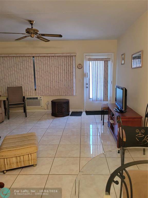 Hallandale Beach, FL 33009,820 SW 11th Ave  #8B