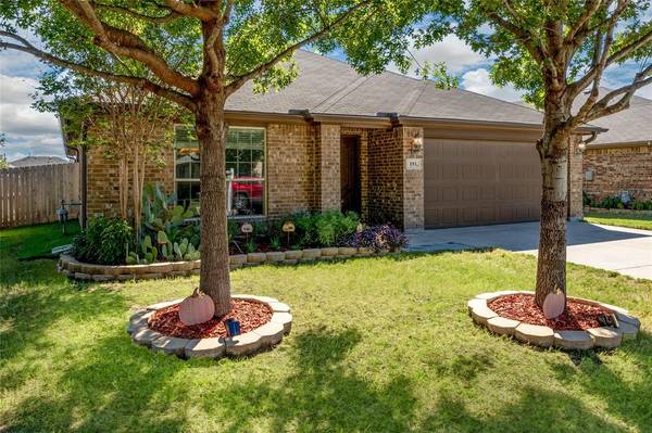 153 Spring Hollow Drive,  Saginaw,  TX 76131