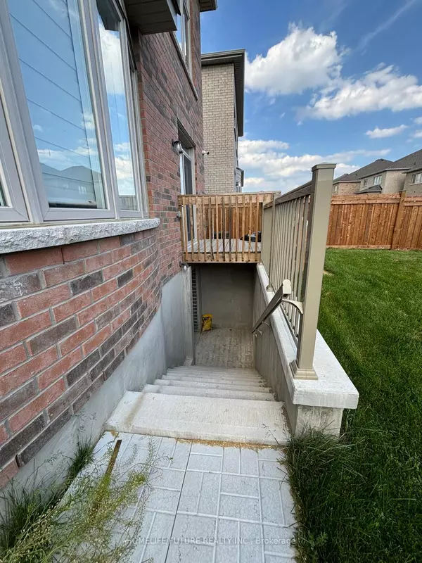 Whitby, ON L1A 0P4,11 Northern Breeze CRES #Bsmt