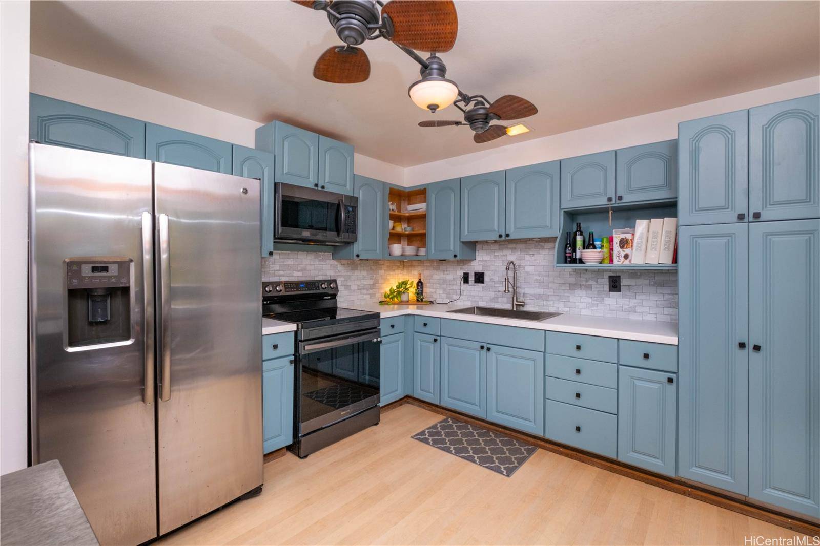 1090 Kumukumu Street #B, Honolulu, HI 96825