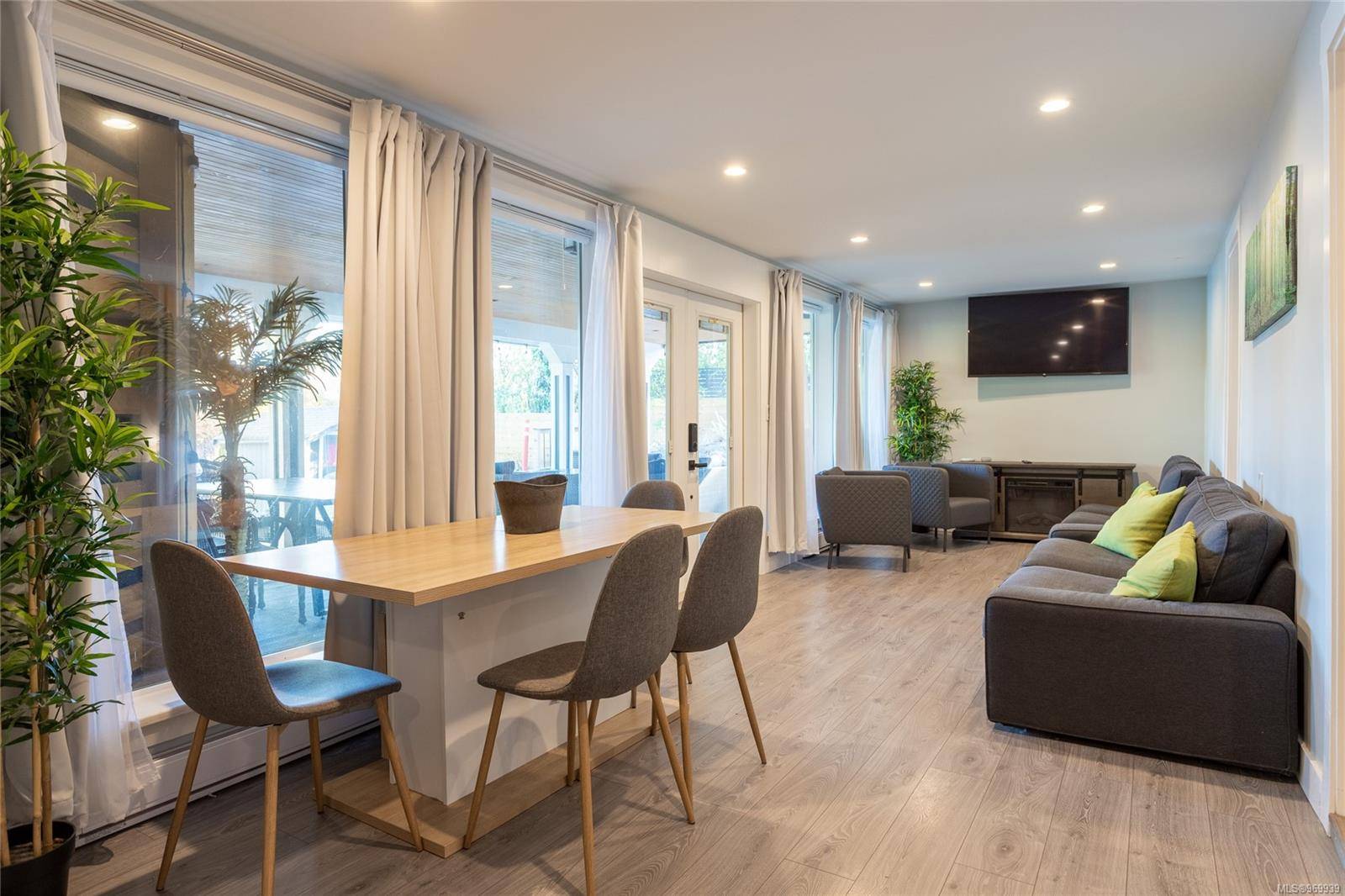 Saanich, BC V9E 1J5,4983 Prospect Lake Rd