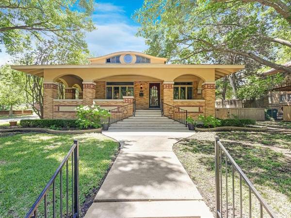 2101 Pembroke Drive,  Fort Worth,  TX 76110