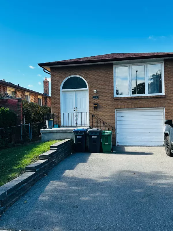 827 Stainton DR, Mississauga, ON L5C 1G2