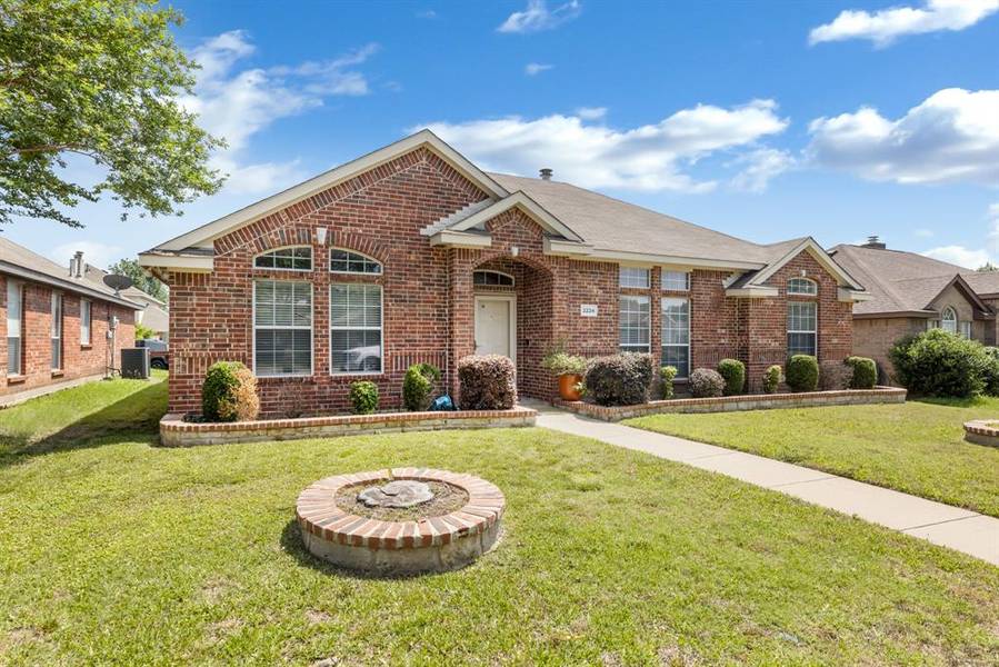 2224 Bridle Path Drive, Lancaster, TX 75146