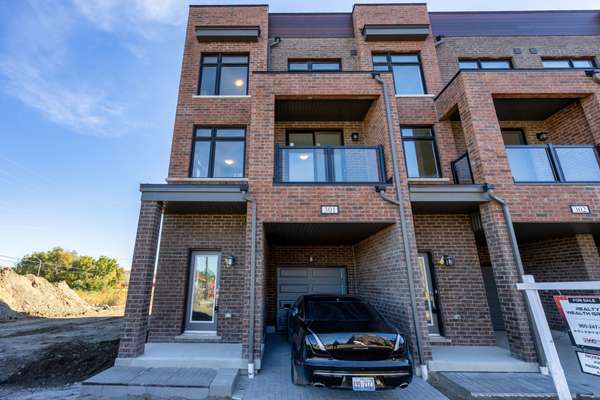 1865 Pickering Pkwy #301, Pickering, ON L1V 0H2