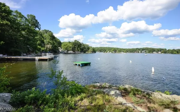 Hopatcong Boro, NJ 07821,343 Squaw Trl