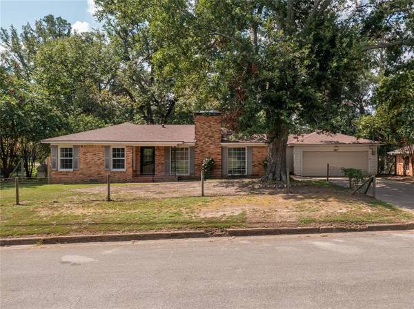 2419 Sampson Drive, Tyler, TX 75701