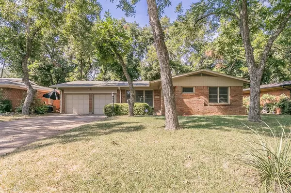 1515 Camellia Drive, Arlington, TX 76013