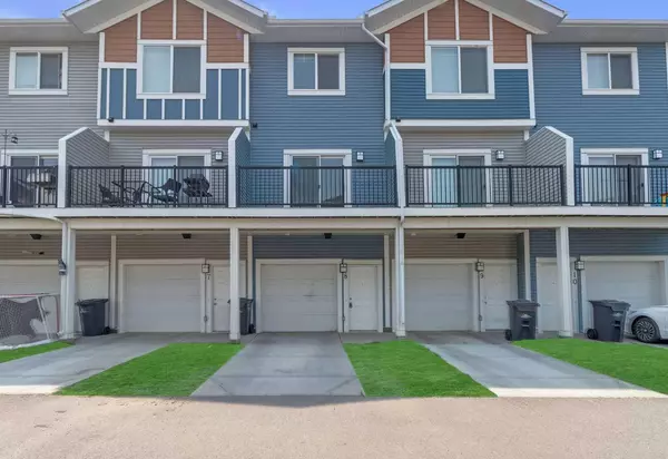 8 Stonehouse CRES NW, High River, AB T1V 0G4