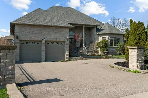 22 Garden AVE, Richmond Hill, ON L4C 6L9