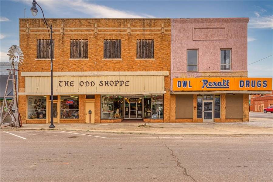 105 W Main Street, Sayre, OK 73662