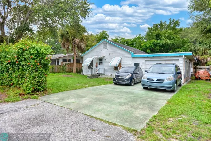 704 SW Pine Ave, Stuart, FL 34994