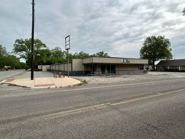 228 W Grand Street, Whitewright, TX 75491