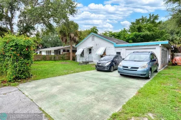 Stuart, FL 34994,704 SW Pine Ave