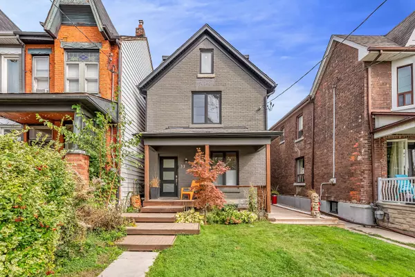 33 Edwin AVE, Toronto W02, ON M6P 3Z5