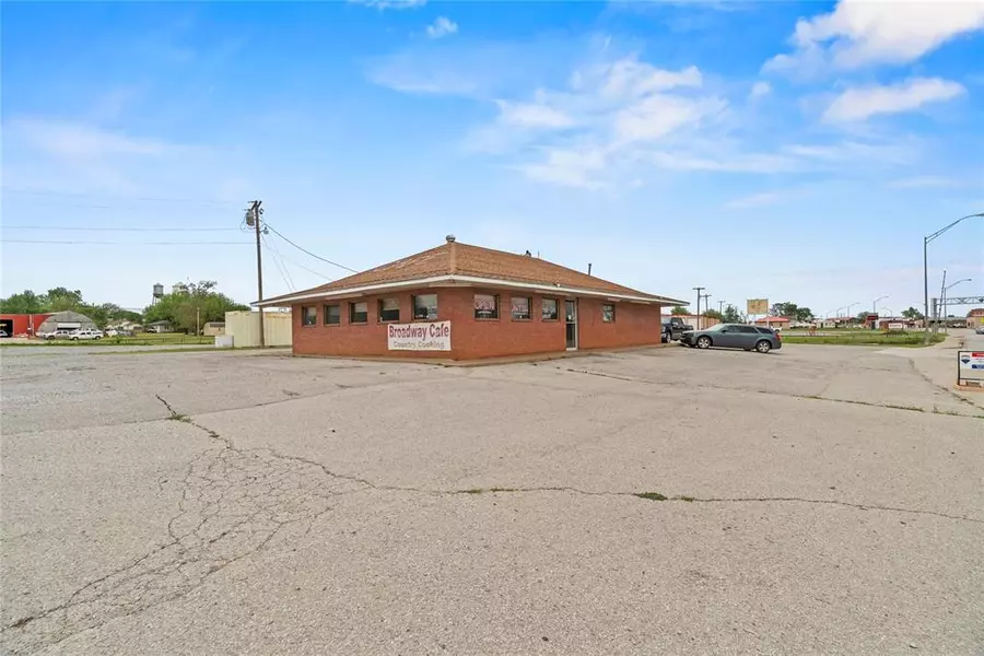 419 S Broadway, Geary, OK 73040