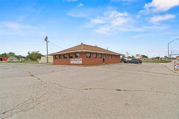 419 S Broadway, Geary, OK 73040