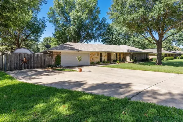 Bonham, TX 75418,503 Mockingbird Street