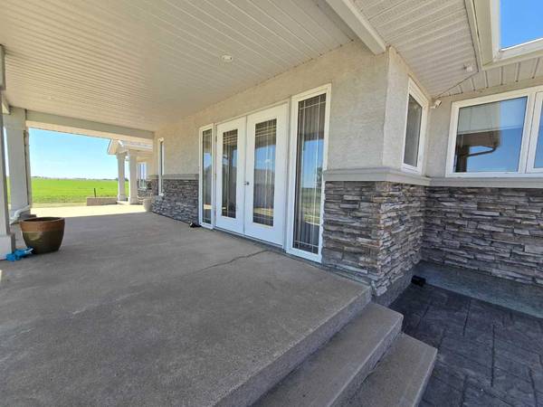 Rural Lethbridge County, AB T1J5P3,94065 RR 211