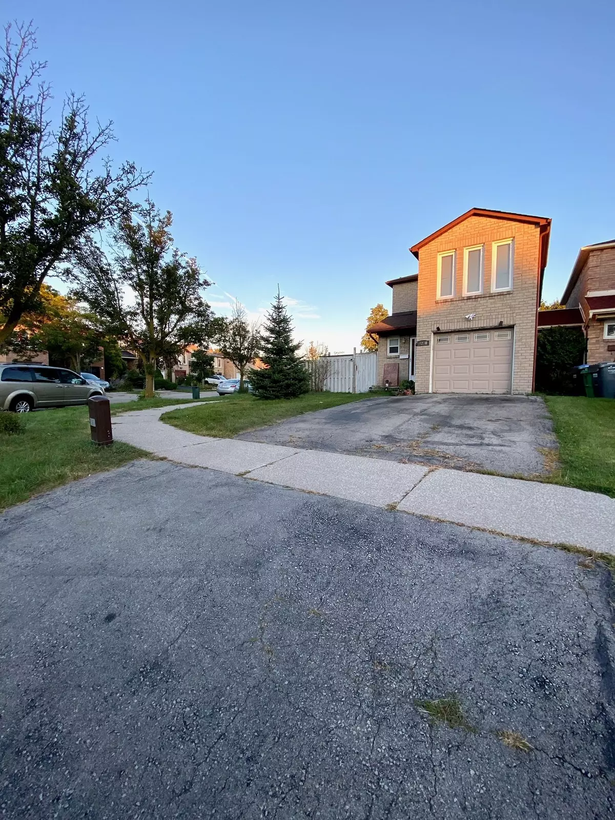 Mississauga, ON L5C 3V9,4250 Beacon LN