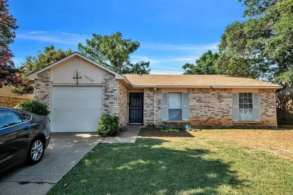 7029 Greenview Circle N,  Fort Worth,  TX 76120