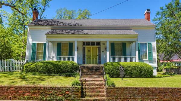 301 S Alley,  Jefferson,  TX 75657