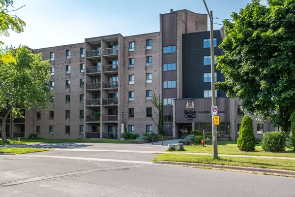 Kingston, ON K7M 7H5,17 Eldon Hall PL #614