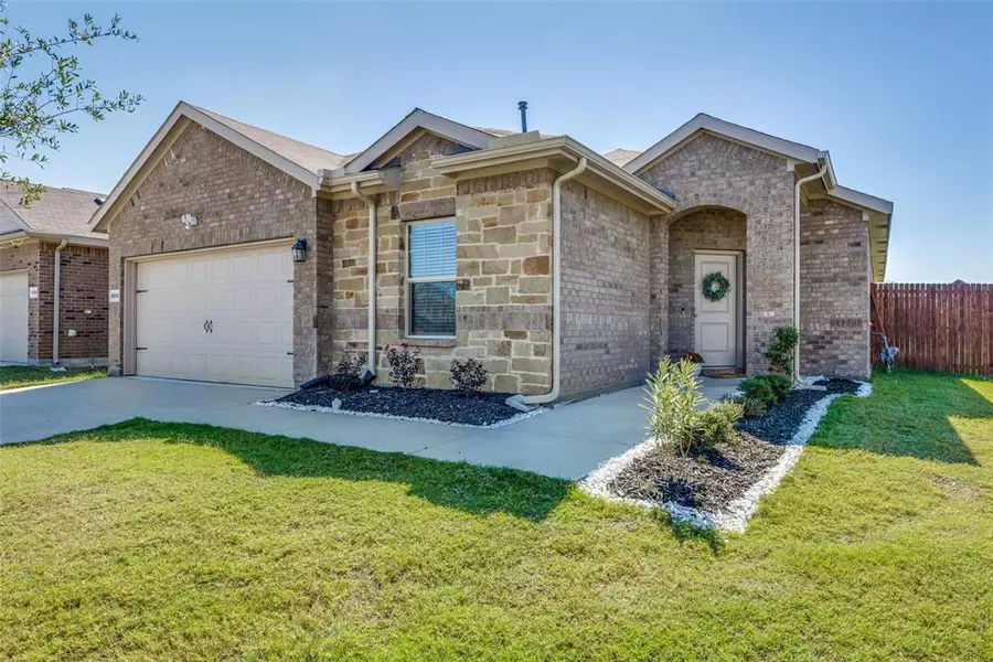 8500 Sandy Park Drive, Fort Worth, TX 76179