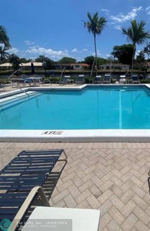 Pompano Beach, FL 33060,140 Cypress Club Dr  #409