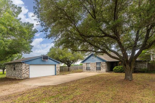 1943 County Road 3327,  Greenville,  TX 75402