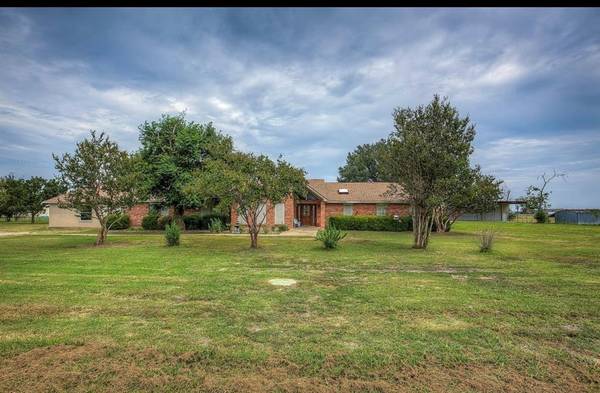 8361 N State Highway 34, Oak Ridge, TX 75161