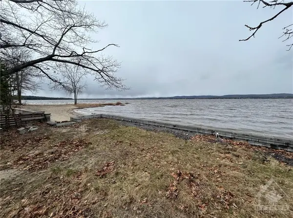 Ottawa, ON K0A 3M0,762 BAYVIEW DR