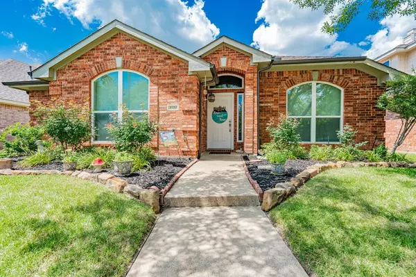 1910 Crestlake Drive,  Rockwall,  TX 75087