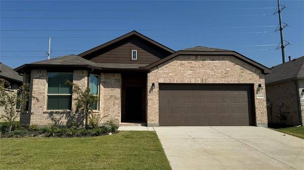 1225 SOUTHWARK Drive, Fort Worth, TX 76052