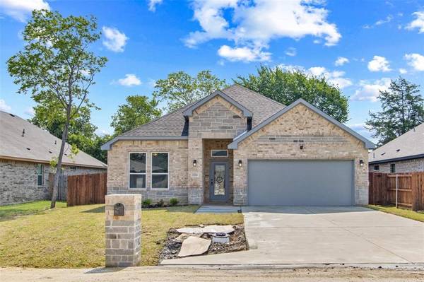 1530 Avenue C, Grand Prairie, TX 75051