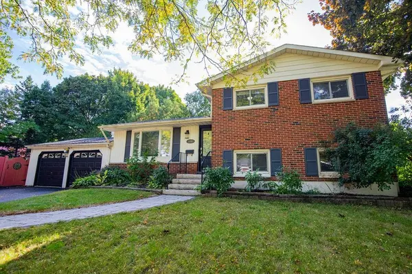 Burlington, ON L7P 1Y4,2090 LINMOUTH Terrace