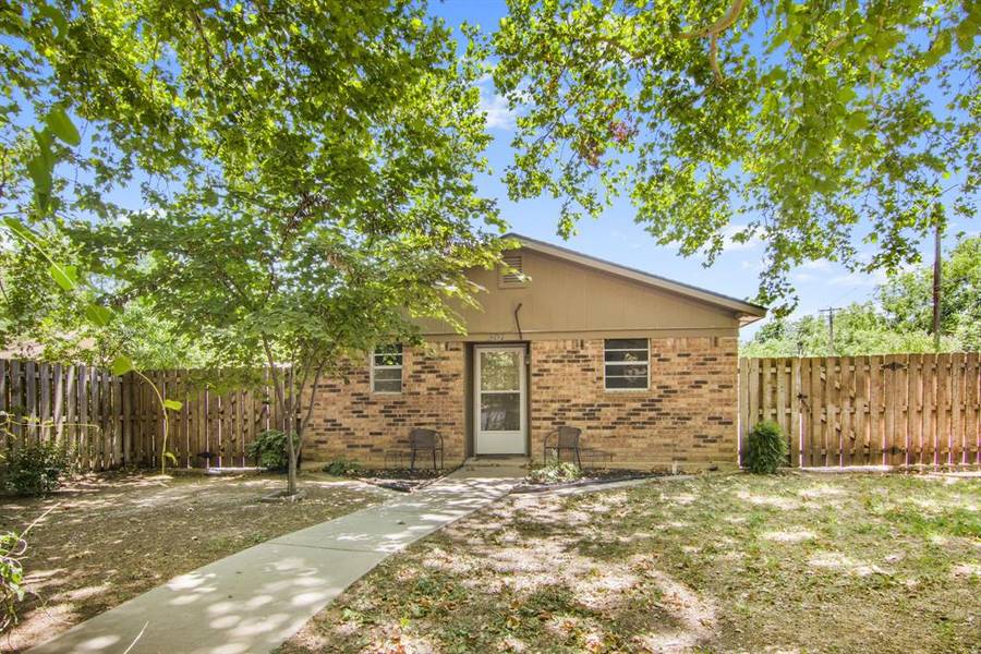 307 W Decatur Street, Chico, TX 76431