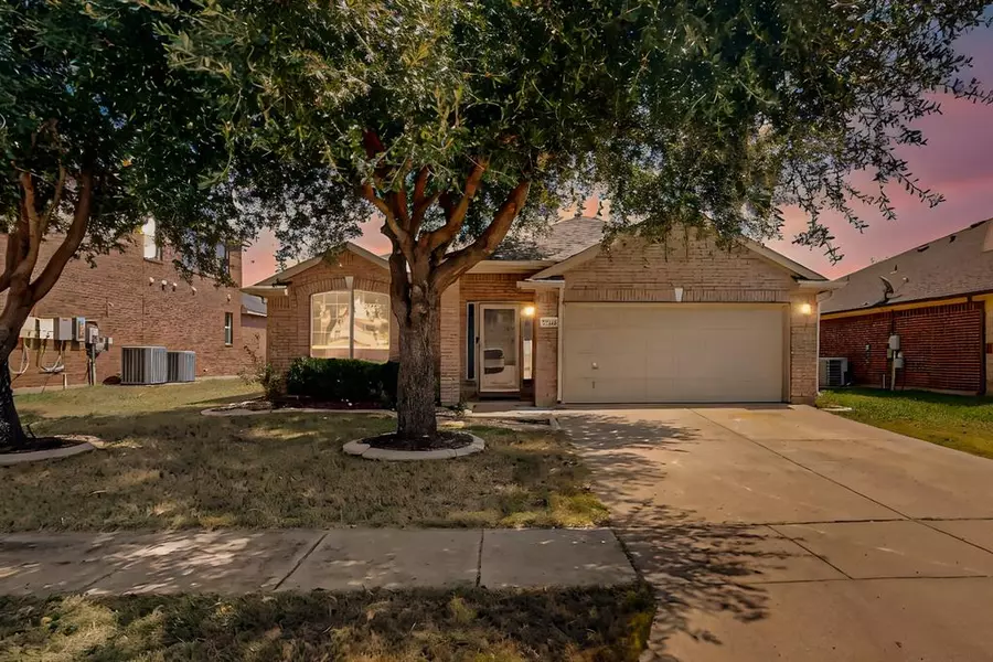 7705 Labrador Drive, Arlington, TX 76002